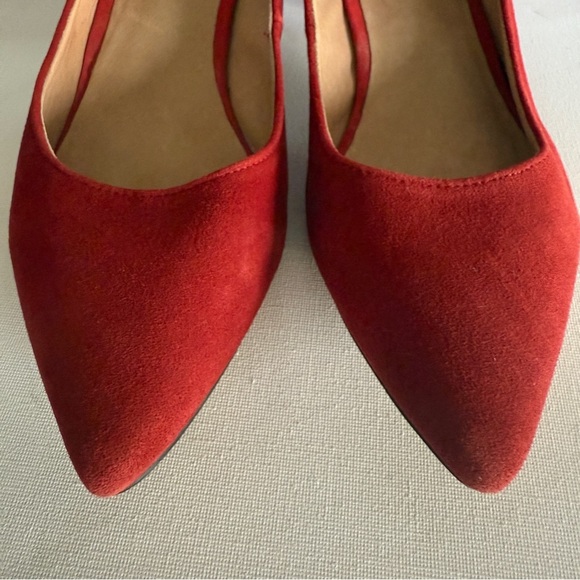 Le Chateau Red Suede Kitten Heel Pumps Women's Sz 10 - Picture 4 of 12